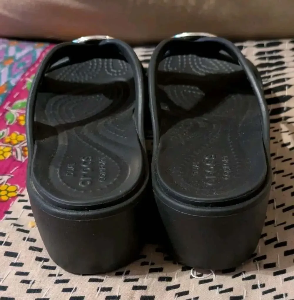 Crocs Sanrah Hammered Silver Circle Wedge Slide Sandals Black Women's Size 7